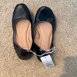 Black ballet flats